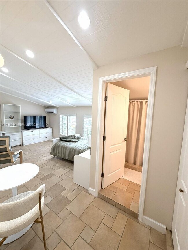 Building Photo - 1625 SW 101st Ave