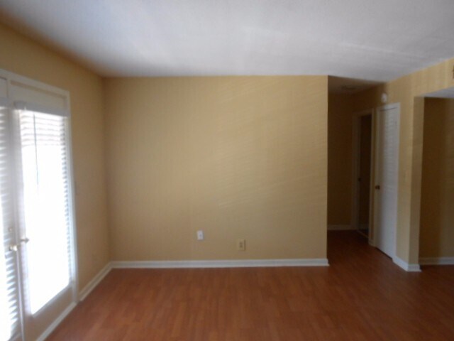 Building Photo - 1br/1ba condo with everything you need! Am...