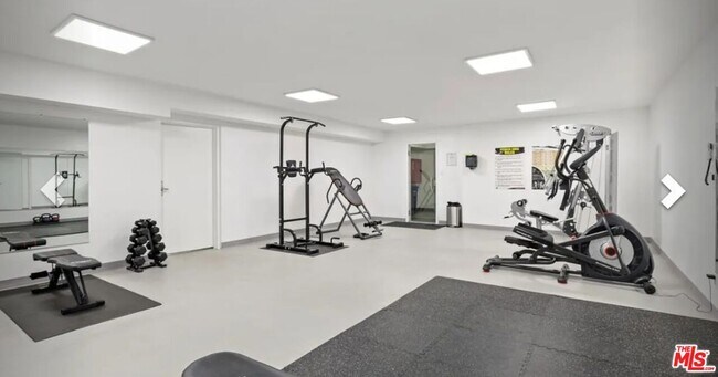 Building Photo - 960 Larrabee St