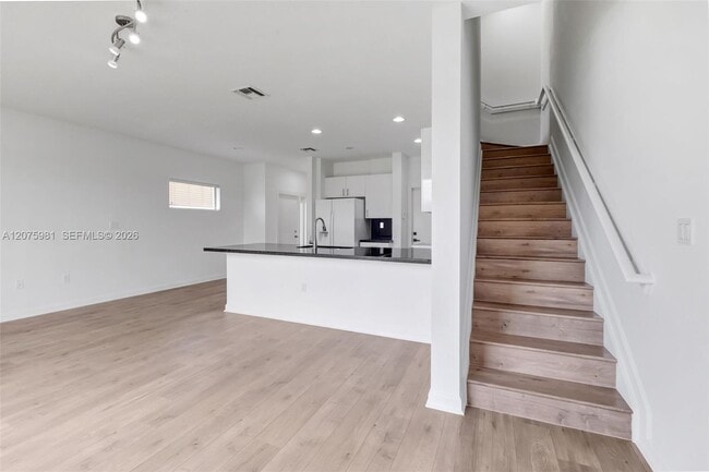 Building Photo - 465 NE 194th Terrace