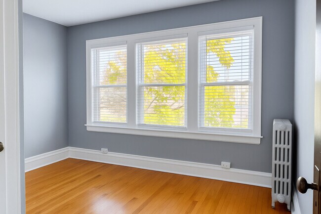 Building Photo - 3909 N Lamon Ave