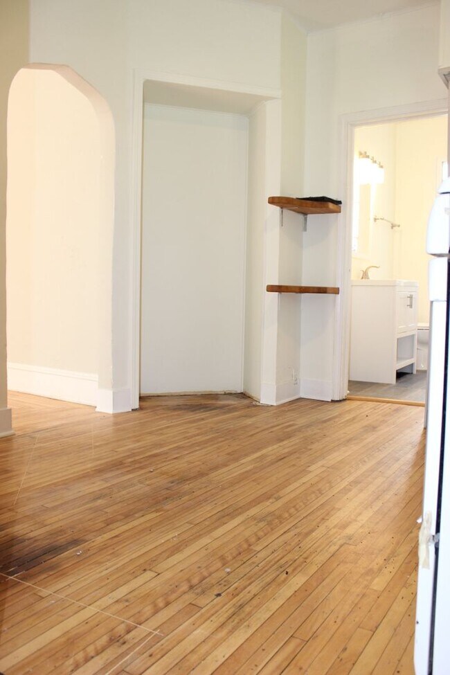 Building Photo - 2723 Taylor St NE