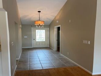 Entrance hall - 6050 Westbourgh Dr