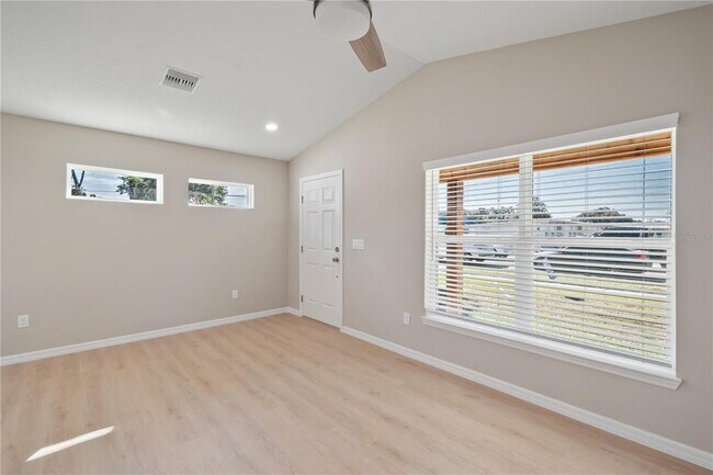 Building Photo - 519 SW 19th Ave