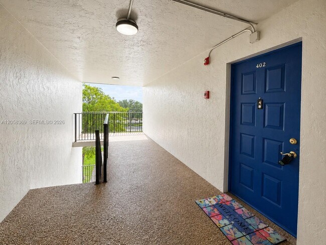 Building Photo - 3700 N Pine Island Rd