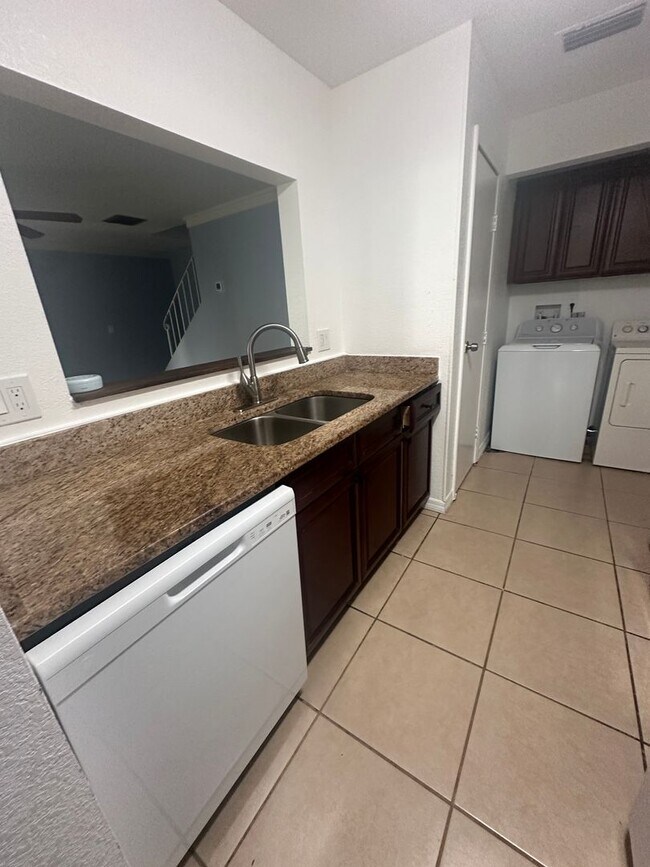 Building Photo - Charming 2-Story Condo with Attached Garage