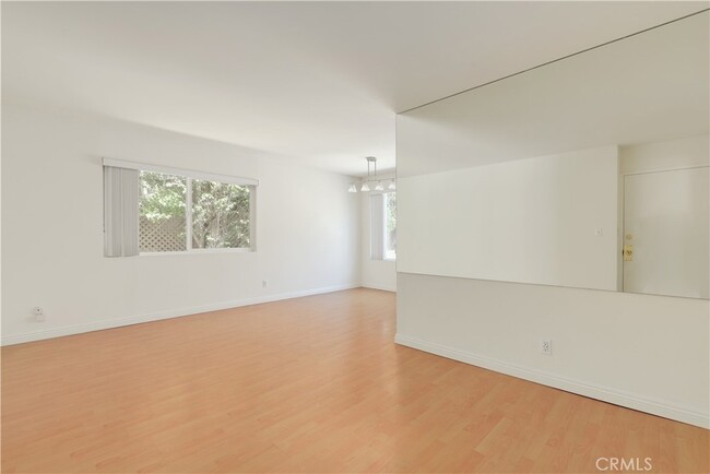 Building Photo - 972 Larrabee St