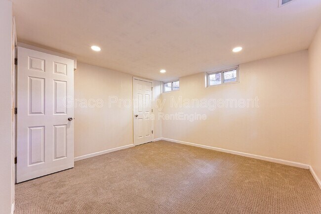 Building Photo - 270 Beryl Way