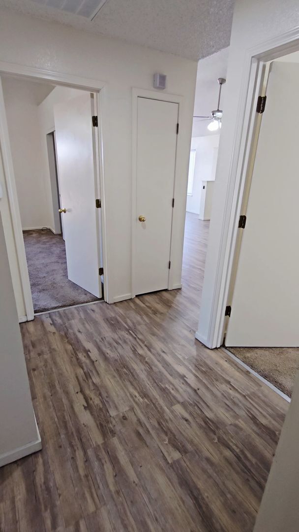 Building Photo - 2 Bed 2 bath 2 car garage Sierra Highlands home For Rent