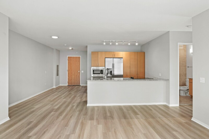 Building Photo - 215 E Illinois St