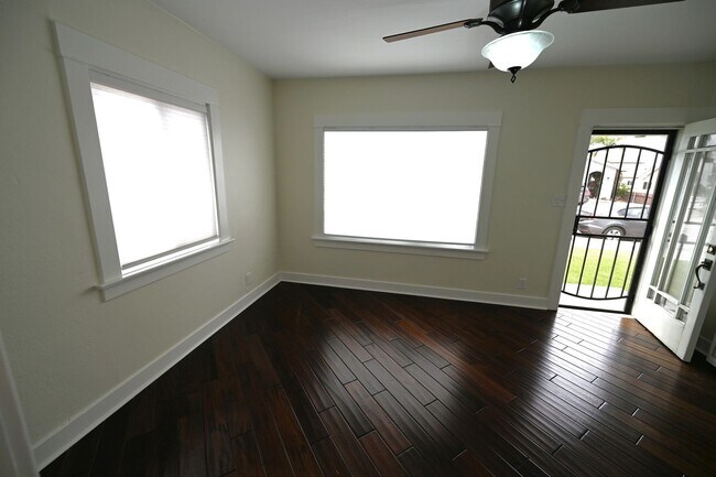 Building Photo - Charming 1 Bedroom Cottage in Ocean Beach