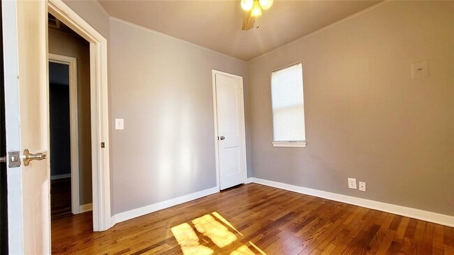 Building Photo - 300 E Kittyhawk Dr