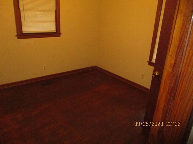 Building Photo - 1813 W Gordon Ave