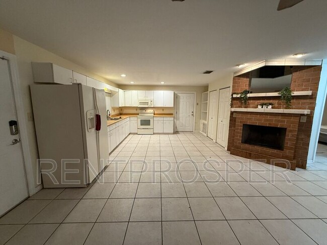 Building Photo - 2201 Granada Blvd