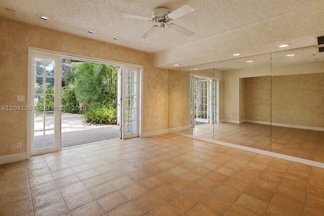 Building Photo - 3441 Poinciana Ave