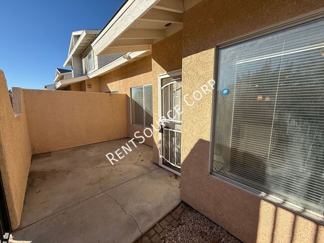 Building Photo - 2 Bedroom/2.5 Bathroom Two Story Town Home...