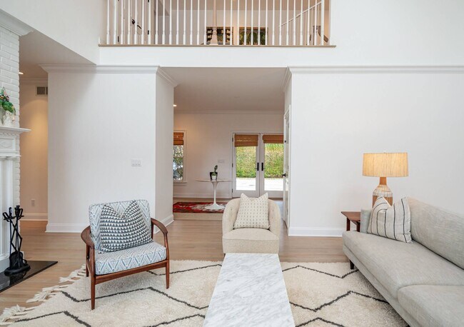 Building Photo - 15 S Hill St