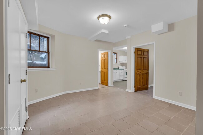 Building Photo - 218 2nd Ave