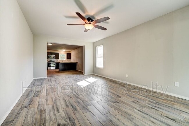 Building Photo - 606 Oak Creek Dr