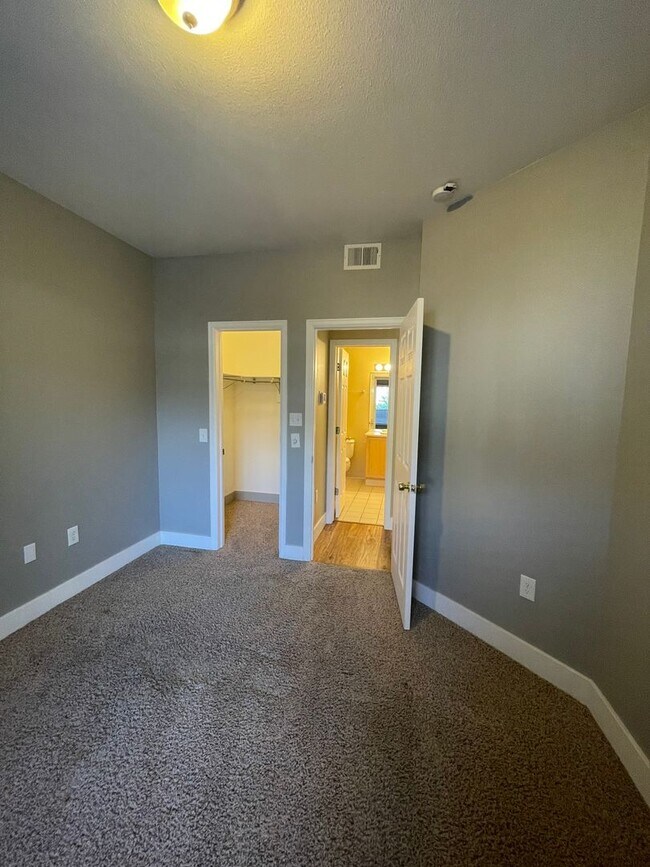 Building Photo - 4545 Wheaton Dr