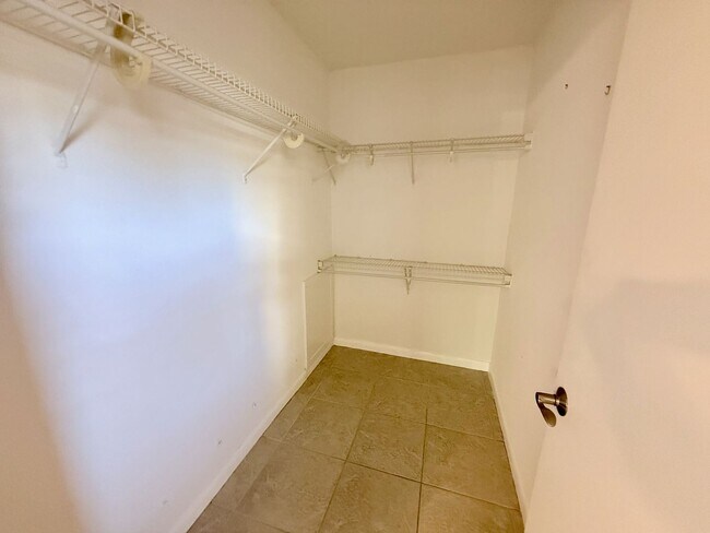 Building Photo - 2 bed 2 bath condo in Rosemary's District