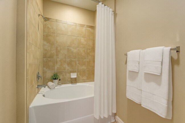 Building Photo - Mission Green