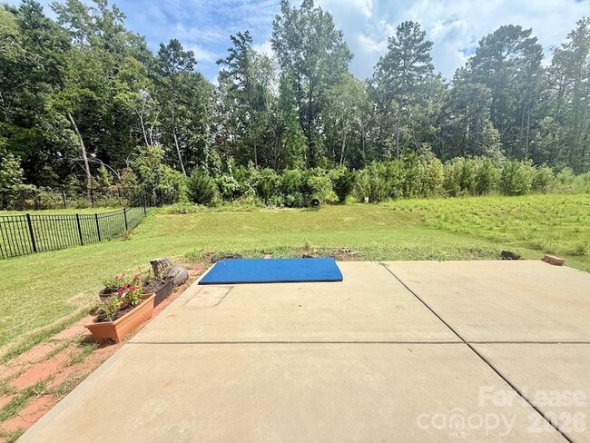 Building Photo - 2834 Oldfield Dr