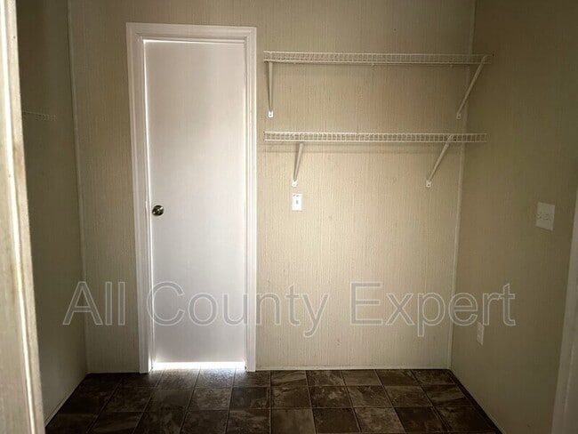 Building Photo - 327 Reavis Mountain Rd