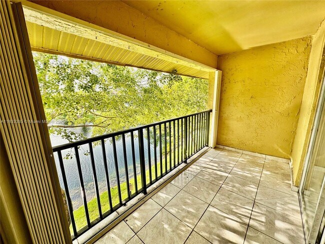 Building Photo - 15430 SW 82nd Ln