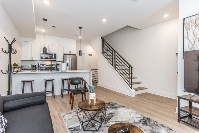 Building Photo - 2435 Master St