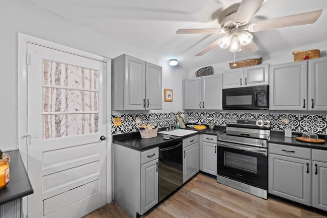 Building Photo - 15 Egypt Ln