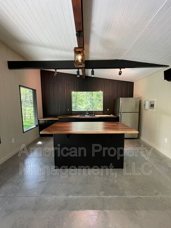 Building Photo - 3711 E 108th St