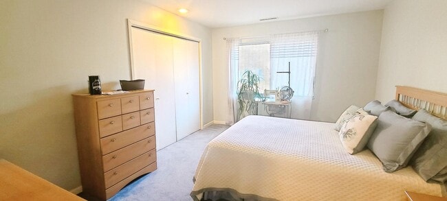 Building Photo - Condo at North Shore Club, walk to ND Campus!