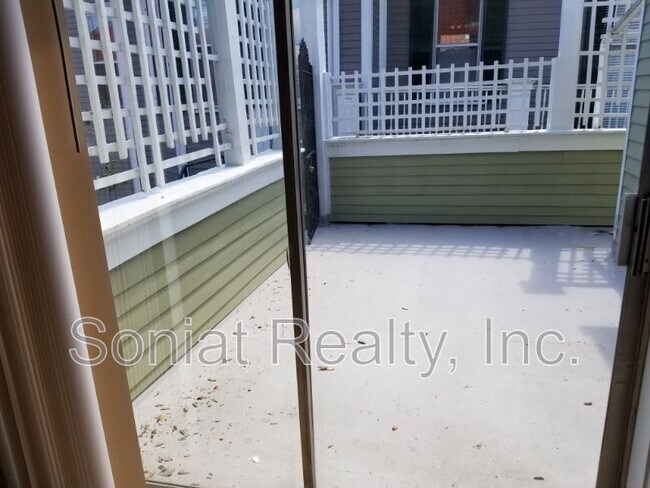 Building Photo - 110 S Pierce St