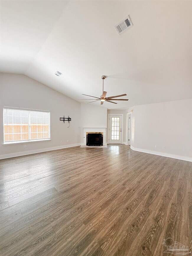 Building Photo - 161 Mirabelle Cir