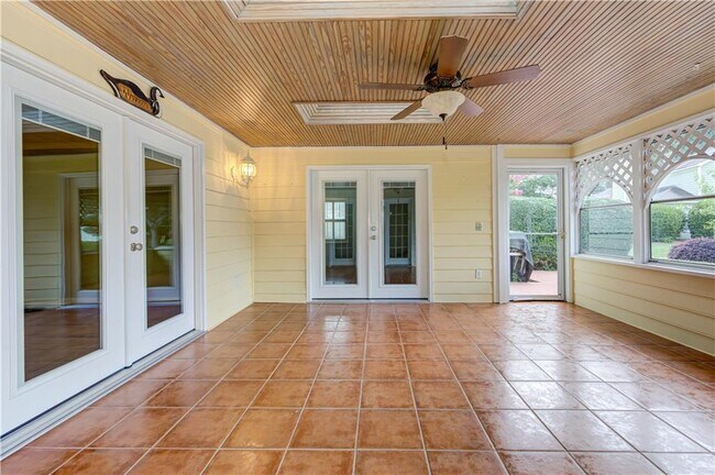 Building Photo - 60 Heartwood Dr NE