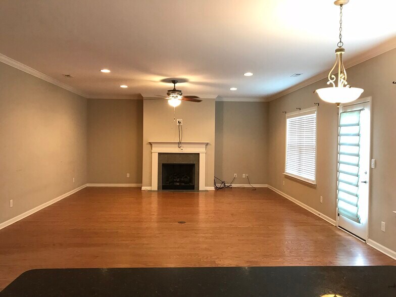 Building Photo - 7506 Hampstead Hall Dr