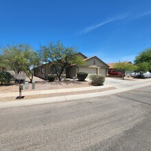 Building Photo - 1382 W Via Rio Blanco