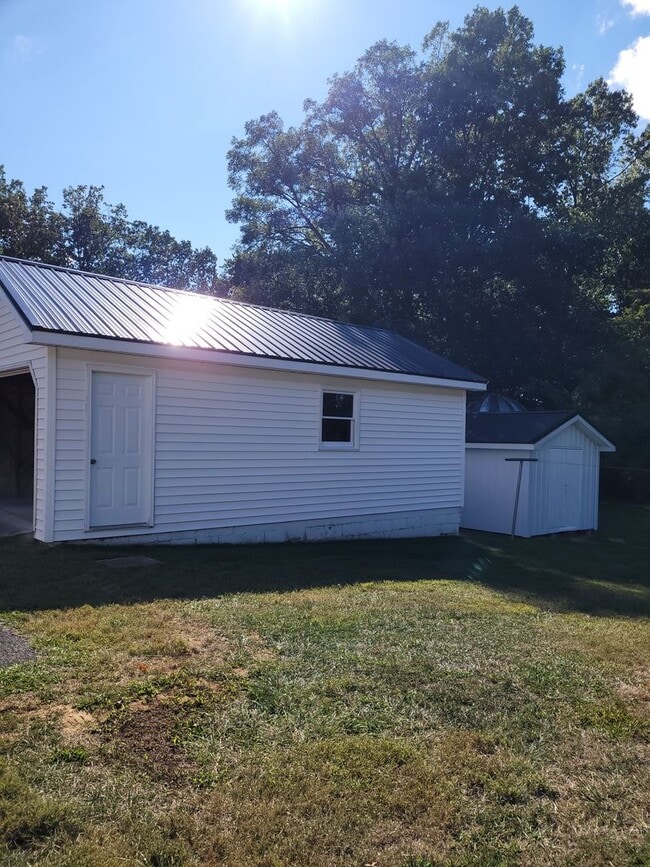Building Photo - 3289 Anthony Hwy
