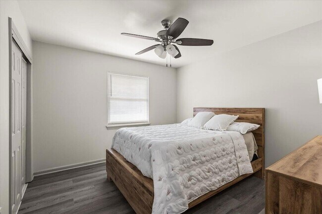 Building Photo - 9121 Potomac Dr