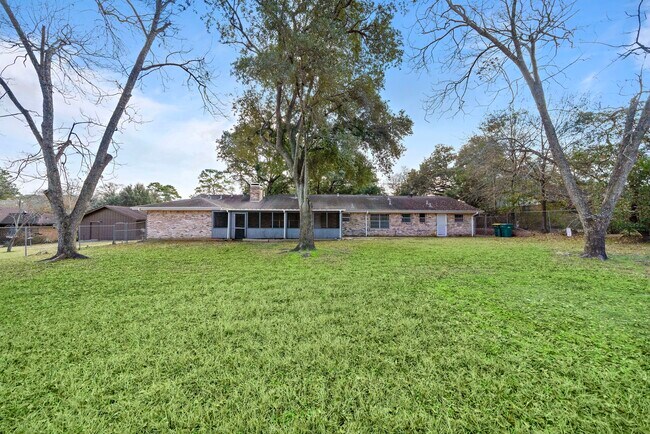 Building Photo - 1104 Hillcrest Dr