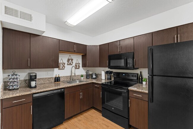 Building Photo - 109 E Broadway Rd