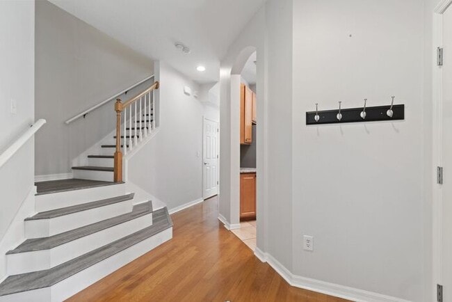 Building Photo - West Meadows 3 Bedroom Townhome Awaits!
