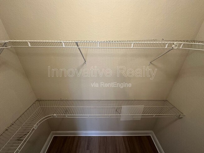 Building Photo - 860 N Orange Ave