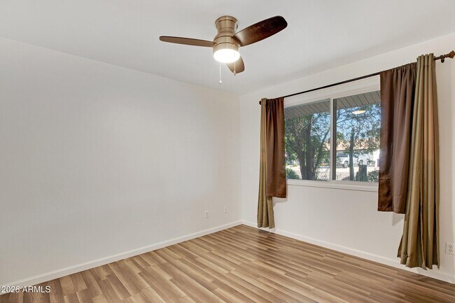 Building Photo - 1036 E Geneva Dr