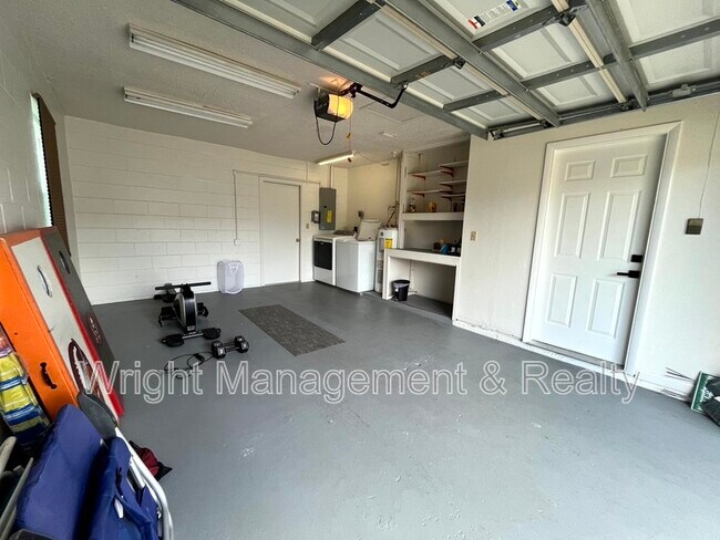 Building Photo - 1403 Stonehaven Way