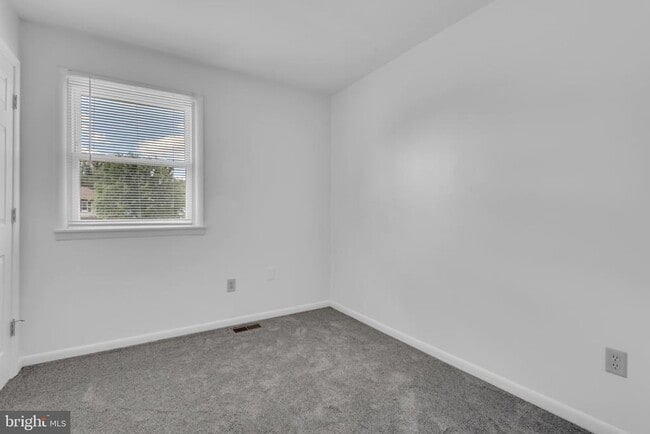 Building Photo - 651 Westphalia Ct