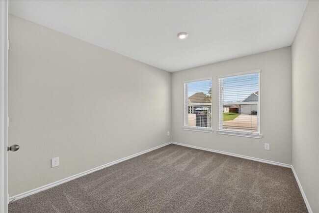 Building Photo - 717 Sweet Pea Dr