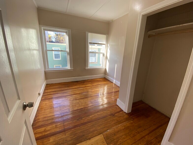 Building Photo - 182 Grant St