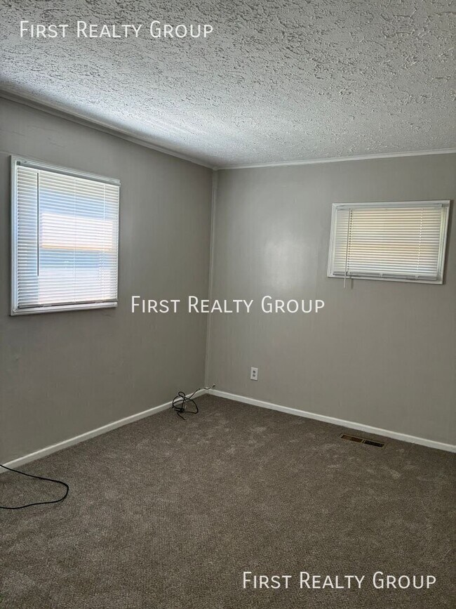 Building Photo - 4905 Porterfield Dr